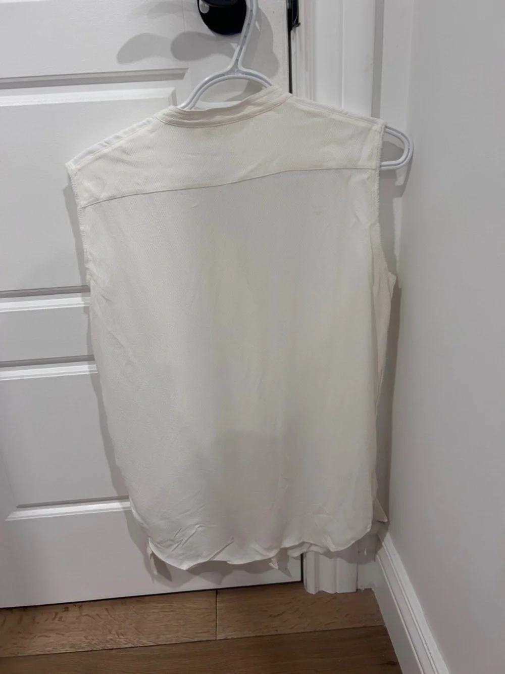 Helmut land white sleeveless blouse with gathered sides size small - Picture 7 of 11